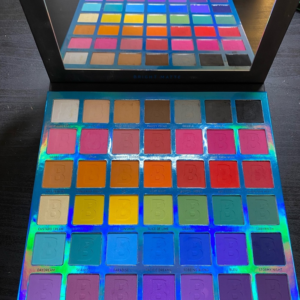 Beauty Bay 42 Bright Mattes palette